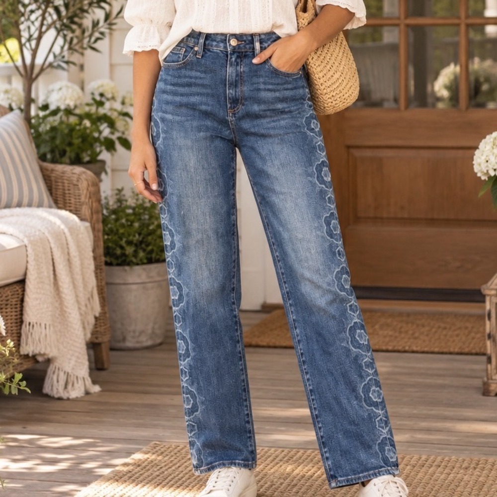 Chicos High Rise Straight Leg Jeans Wash Laser Etched Side Detail 10R 1.5 B4